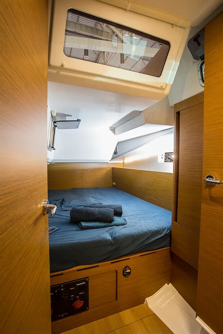 Sun Odyssey 490 in Athens / Alimos Marina - Photo 4