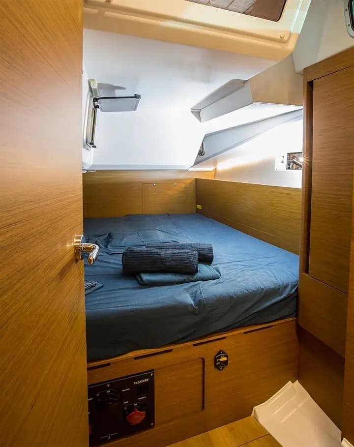 Sun Odyssey 490 in Athens / Alimos Marina - Photo 5