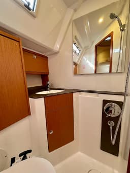 Bavaria Cruiser 46 in Sukošan / D-Marin Dalmacija Marina thumbnail 16