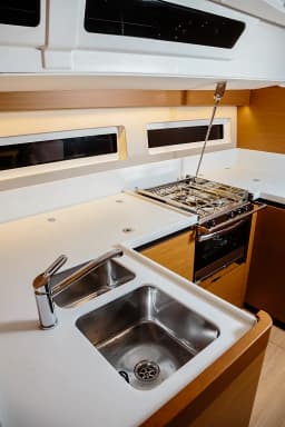 Sun Odyssey 490 in Sicily / Capo d'Orlando Marina thumbnail 16