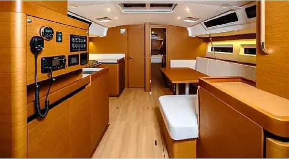 Sun Odyssey 490 in Sicily / Capo d'Orlando Marina - Photo 3
