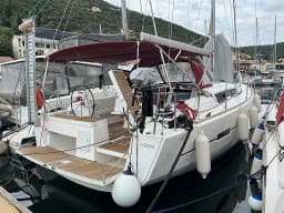 Dufour 412 Grand large in Lefkada / D-Marin Marina Lefkas thumbnail 11