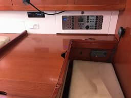 Oceanis 50 Family in Sardinia / Portisco / Cala dei Sardi thumbnail 12