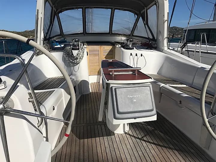 Oceanis 50 Family in Sardinia / Portisco / Cala dei Sardi - Photo 5