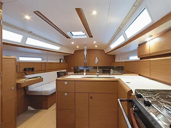 Sun Odyssey 389 in Dubrovnik / ACI Marina Dubrovnik - Photo 3