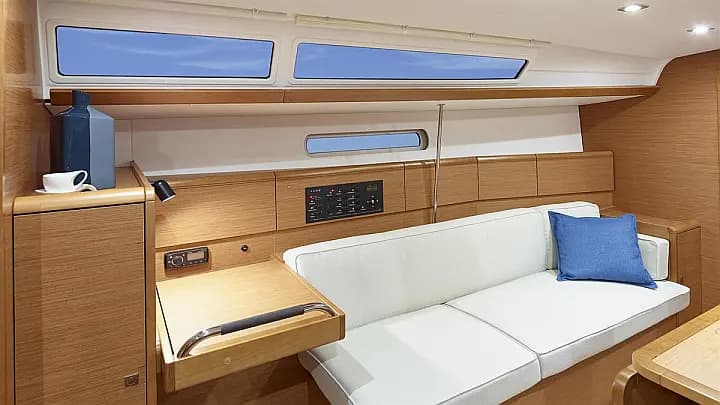 Sun Odyssey 389 in Dubrovnik / ACI Marina Dubrovnik - Photo 5