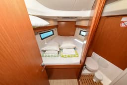 Bavaria C38 in Zadar / Marina Zadar thumbnail 32