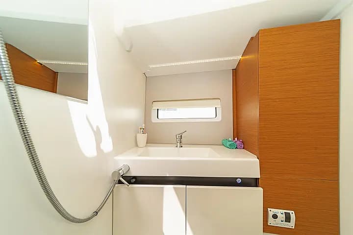 Sun Odyssey 490 in Lefkada / Marina Perigiali - Photo 5