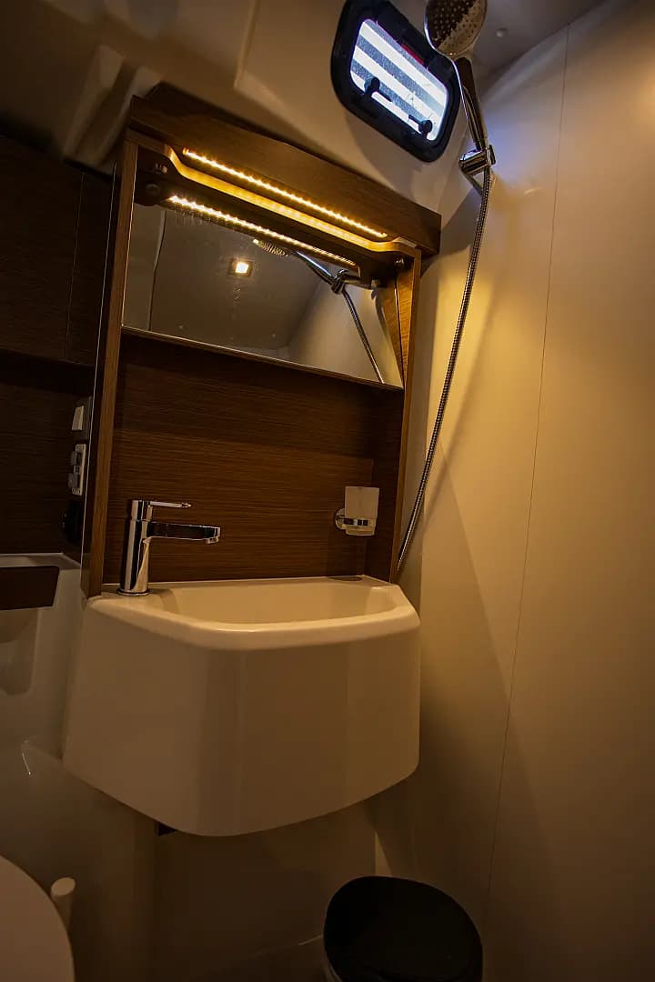 Oceanis 51.1 in Sicily / Furnari / Marina Portorosa - Photo 4