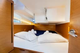 Sun Odyssey 490 in Rhodes New Marina thumbnail 8