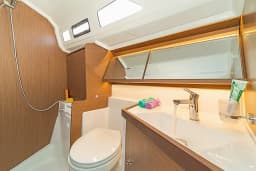 Oceanis 40.1 in Lefkada / D-Marin Marina Lefkas thumbnail 10