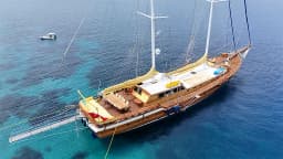 Luxury Sailing Yacht in Bodrum Marina thumbnail 14