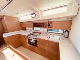 Oceanis 46.1 in Lefkada / D-Marin Marina Lefkas thumbnail 10