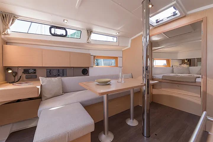 Oceanis 38.1 in Split / ACI Marina Split - Photo 4