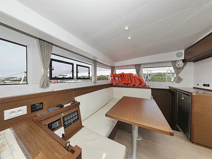 Lagoon 40 in Sukošan / D-Marin Dalmacija Marina - Photo 4