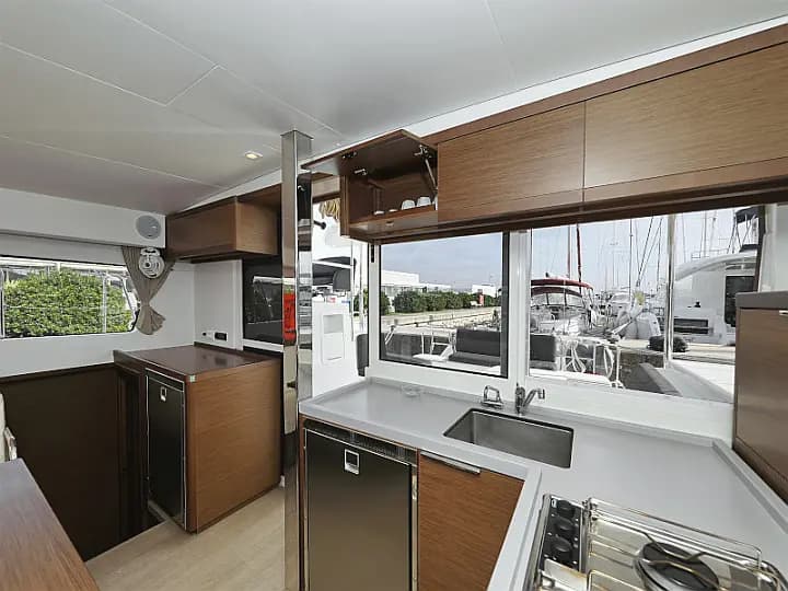 Lagoon 40 in Sukošan / D-Marin Dalmacija Marina - Photo 5