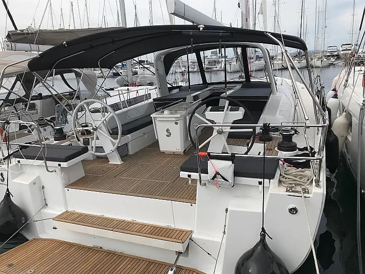 Oceanis 51.1 in Athens / Alimos Marina - Photo 5