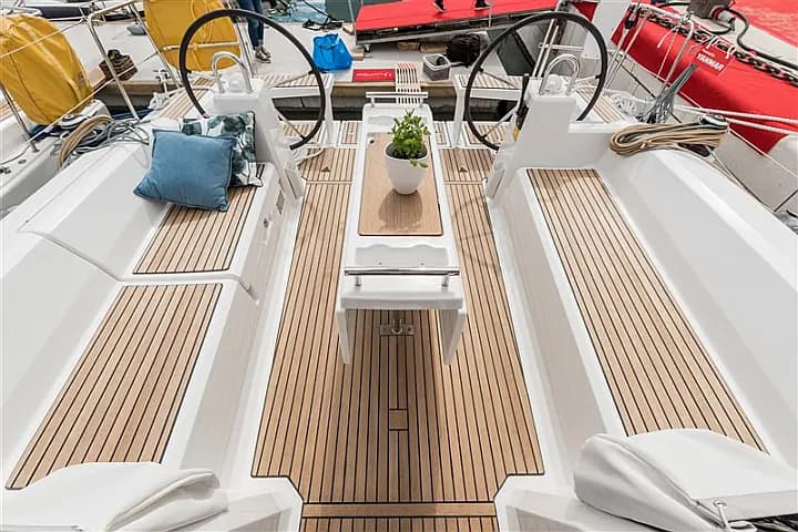 Oceanis 38.1 in Split / ACI Marina Split - Photo 4