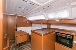 Bavaria Cruiser 37 in Pula / Trget Port thumbnail 14
