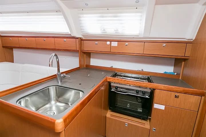 Bavaria Cruiser 37 in Pula / Trget Port - Photo 4