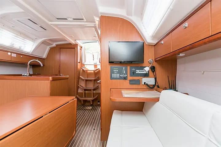 Bavaria Cruiser 37 in Pula / Trget Port - Photo 5