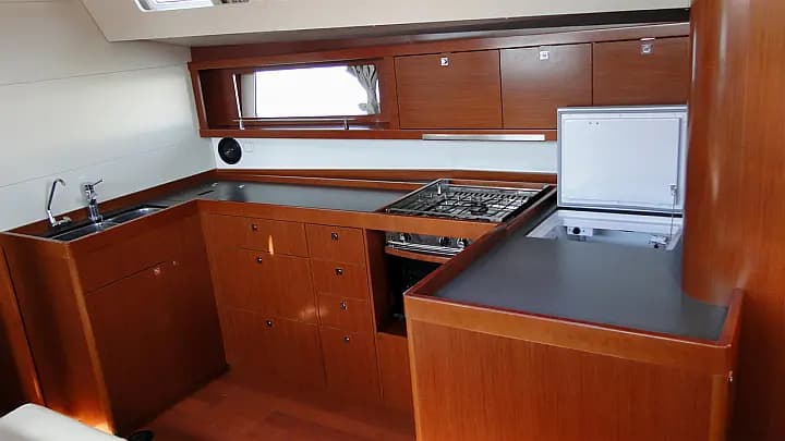 Oceanis 48 in Volos / Port of Volos - Photo 3