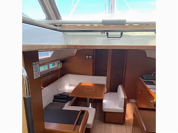 Sun Odyssey 519 in Lefkada / Marina Perigiali - Photo 3