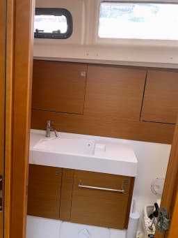 Sun Odyssey 519 in Lefkada / Marina Perigiali thumbnail 35