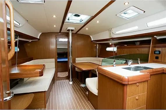 Sun Odyssey 42 i in Athens / Alimos Marina - Photo 3