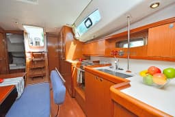 Oceanis 43 in Volos / Port of Volos thumbnail 11