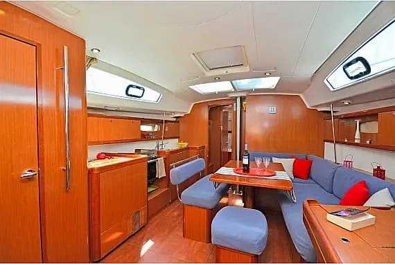 Oceanis 43 in Volos / Port of Volos - Photo 3
