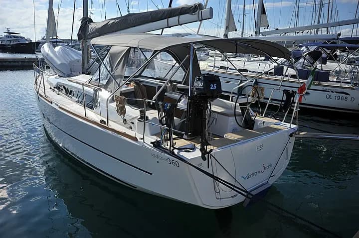 Dufour 360 Grand Large in Sardinia / Portisco / Marina di Portisco - Photo 4