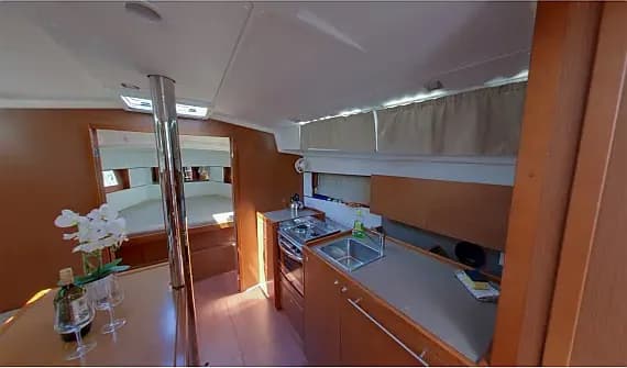 Oceanis 38.1 in Dubrovnik / ACI Marina Dubrovnik - Photo 3