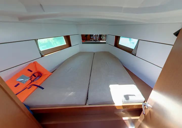 Oceanis 38.1 in Dubrovnik / ACI Marina Dubrovnik - Photo 4