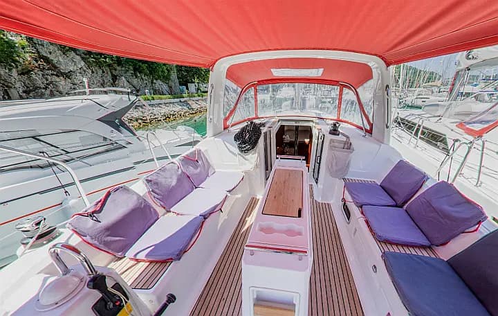 Oceanis 38.1 in Dubrovnik / ACI Marina Dubrovnik - Photo 5