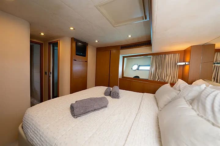 Ferretti 780 in Hellinikon - Athens / Agios Kosmas Marina - Photo 5