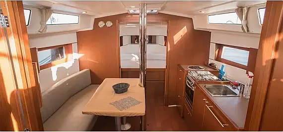 Oceanis 38.1 in Nea Peramos - Attica / Nea Peramos - Photo 3