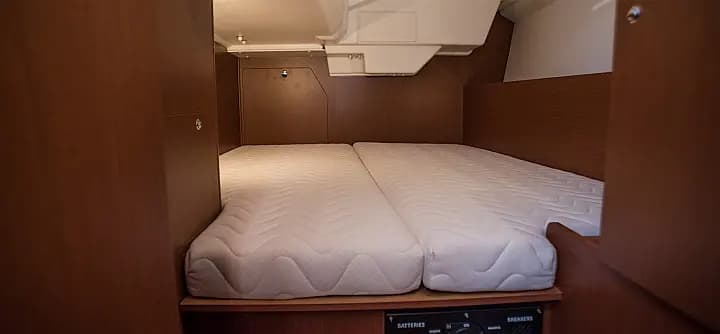 Oceanis 38.1 in Nea Peramos - Attica / Nea Peramos - Photo 5