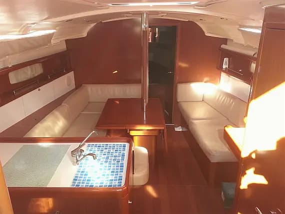 Oceanis 37 in Piombino / Salivoli - Photo 3