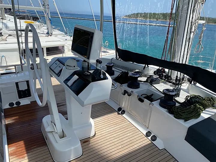 Lagoon 52F in Sicily / Furnari / Marina Portorosa - Photo 5