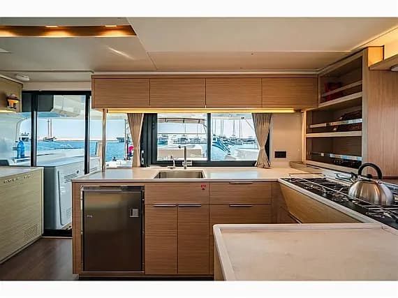 Lagoon 46 in Athens / Alimos Marina - Photo 3