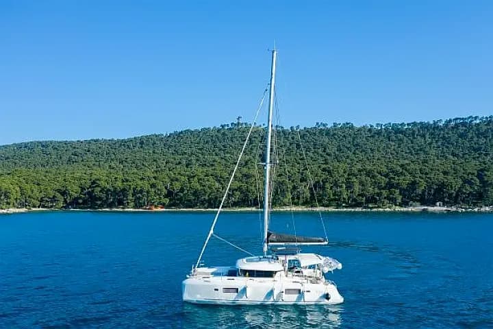 Lagoon 42 in Kaštel Gomilica / Marina Kaštela - Photo 5