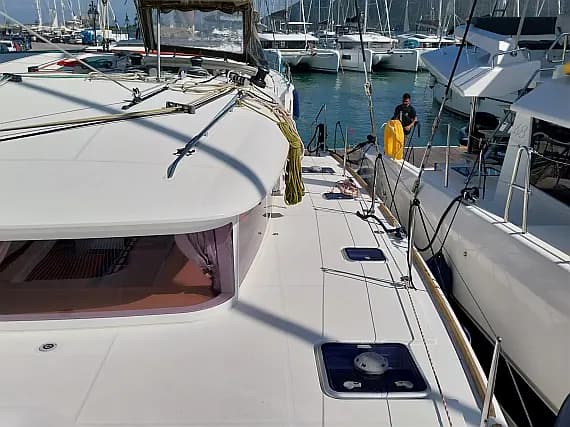 Lagoon 400 S2 in Preveza Main Port - Photo 1