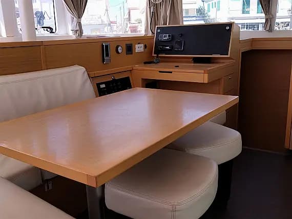 Lagoon 400 S2 in Preveza Main Port - Photo 3