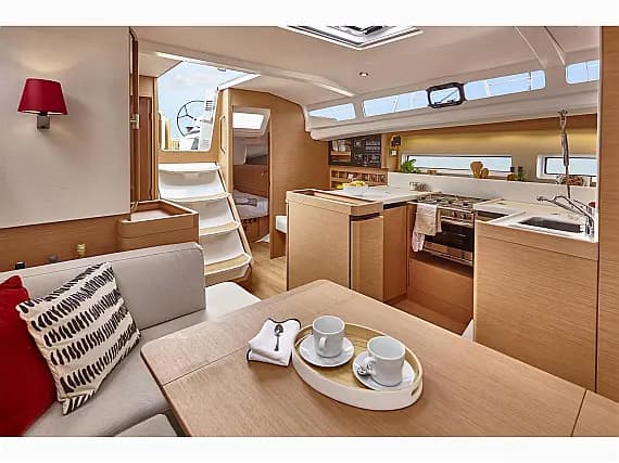 Sun Odyssey 440 in Lavrion Main Port - Photo 3