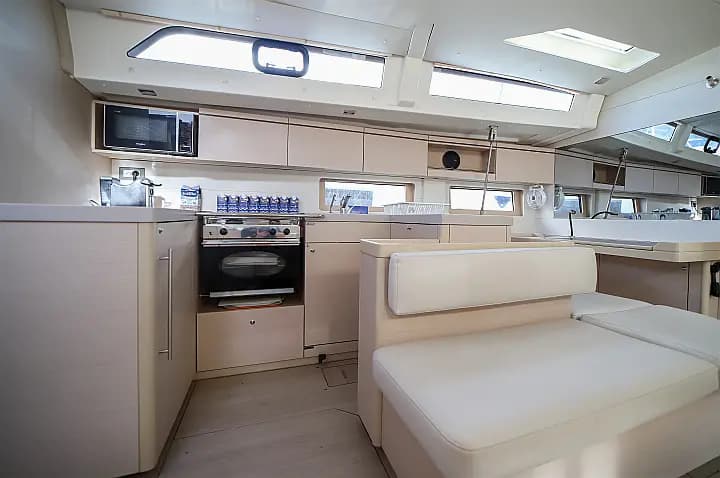Oceanis 51.1 in Sardinia / Olbia / Marina di Olbia - Photo 3