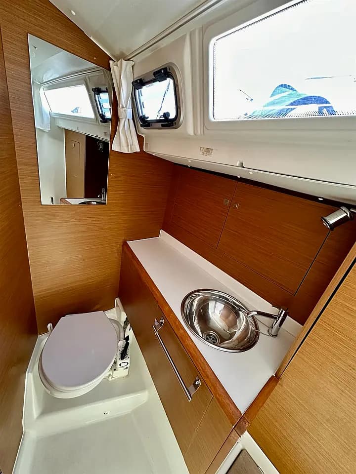 Sun Odyssey 419 in Sukošan / D-Marin Dalmacija Marina - Photo 4