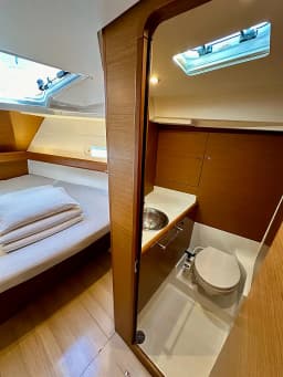 Sun Odyssey 419 in Sukošan / D-Marin Dalmacija Marina thumbnail 6