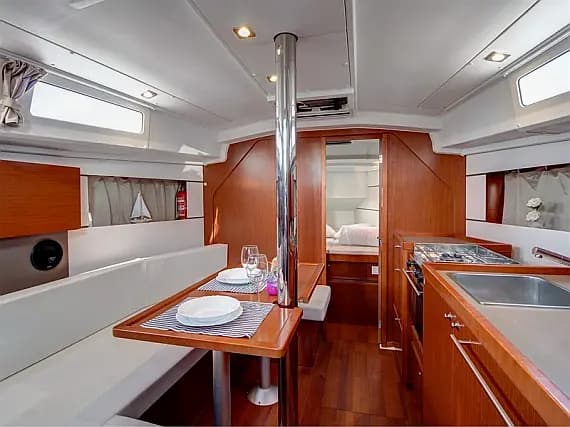 Oceanis 35 in Split / ACI Marina Split - Photo 3