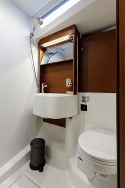 Oceanis 51.1 in Athens / Alimos Marina thumbnail 15